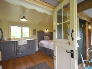 Keepers Cosy, Shepherds Hut , Alresford 491853