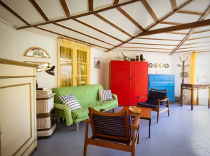 Cottage completely surrounded by a garden, away from traffic noise, close to sea