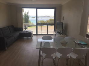 Wallis View - Lakeside Family Retreat