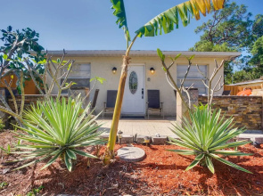 Charming Home w/ Patio Near Vanderbilt Beach