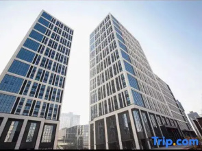 Fangxuan Hotel (Zhengzhou Longzihu Subway Station Boya Plaza)