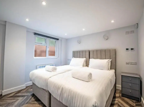 The Cottage - Beach Hut style residence near the beach-sleeps 4-6