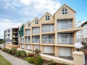 Kat Leisure The Reef Bed and Breakfast