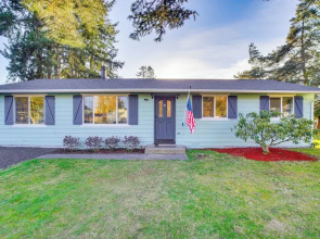 Charming Arlington Home w/ Hot Tub & Fenced Yard!