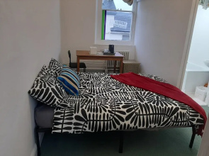 Newport 1-Bed Apt, Sleeps 2 near Train Station