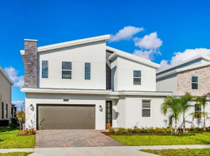 Stunning Villa w/ No Rear Neighbors! Near Disney