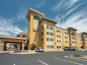 La Quinta Inn & Suites by Wyndham Denver Gateway Park
