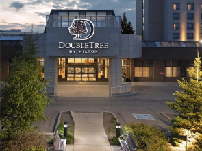 DoubleTree by Hilton Hotel West Edmonton