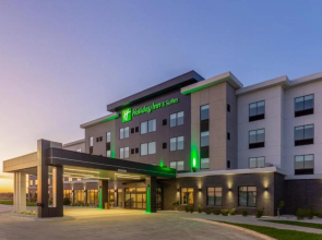 Holiday Inn & Suites Cedar Falls - Waterloo Event Ctr by IHG