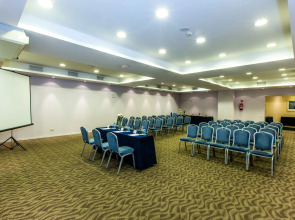 Отель Leonardo Hotel Barcelona Gran Via