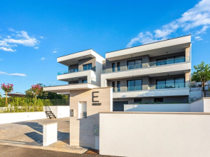 Awesome Apartment in Malinska With Jacuzzi, Wifi and 3 Bedrooms