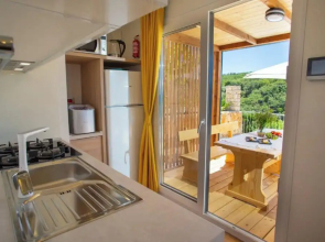 Spacious Apartment in Novalja near Sea