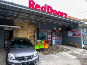 RedDoorz Hostel near Lawang Sewu Semarang