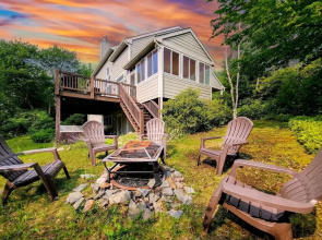 The Nest at Pinecrest by Avantstay Hot Tub Spacious Deck Game Room Fire Pit