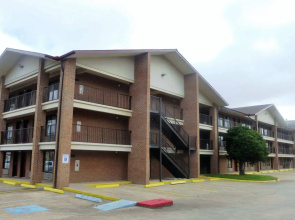 Days Inn & Suites by Wyndham Bossier City/Casino Area