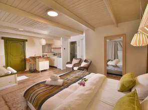 SOL Suite In The Village