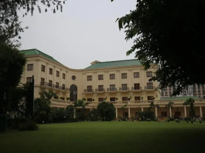 DLF Club 4