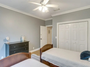 St Simons Island Vacation Rental: 5 Mi to Beach!