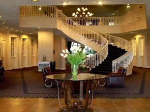 Red Lion Colonial Hotel