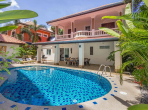 Villa Waree 5 minutes from City and Beach