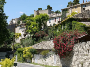 Cozy Villa in Menerbes with Swimming Pool