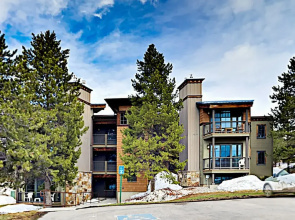 New Listing! Updated W/ Balcony & Hot Tub 2 Bedroom Condo