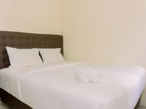 Modern Look And Homey 2Br At Great Western Resort Apartment
