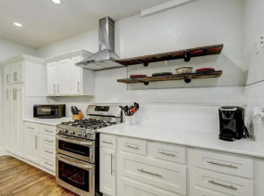 Luxury Capitol Home Sleeps 16 Office & Hot Tub