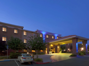 Holiday Inn Express & Suites Davis - University Area by IHG