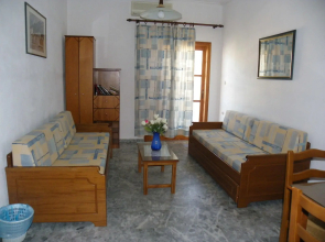 Filoxenia Studios & Apartments