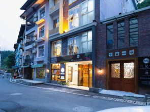 Lingting · Cloud and Mist Mountain-view Inn (Zhangjiajie Wulingyuan National Forest Park Sign Gate)