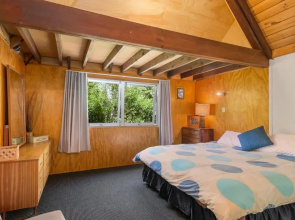 Copper Beech Cottage - Wharewaka Holiday Home