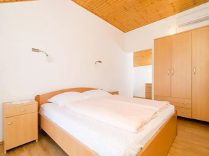 Sea View Apartment Maćus