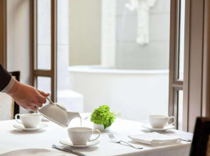 Hilton Checkers Los Angeles