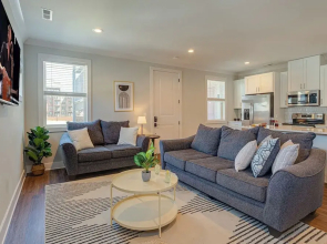 Modern Melrose-sleeps 8- Mins to Downtown Broadway