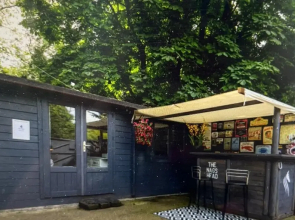 Beautiful 1-bed Secluded Cabin, With bar & Fire
