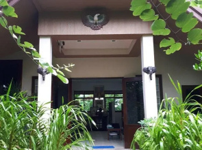 Amporn Riverside Resort