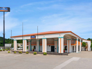 Howard Johnson by Wyndham Chattanooga Lookout Mountain I-24