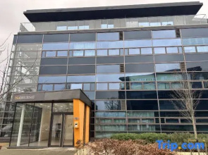 Modern 1 Bed Apt Near Ascot- with parking