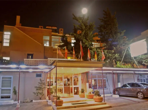 Lades Hotel