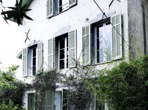 Fashionable House Flat with Garden