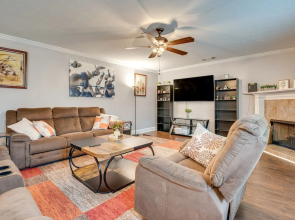 Spacious Snellville Home w/ Yard: 28 Mi to Atlanta