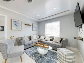 3 Mi to Beach & Boardwalk: Hollywood Spa House