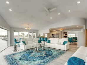 Waterfront Gem: Crystal River Family Home
