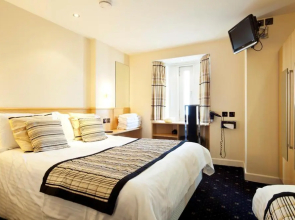 Queens Mansions: Lakeland Suite