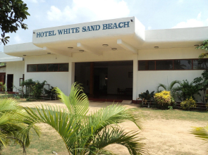 White Sand Beach Inn