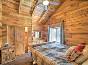 Woodsy Mountain Cabin: 2 Mi to Angel Fire Resort!