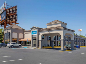 Clarion Pointe McDonough