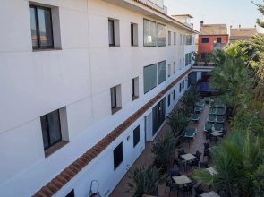 Beatrix 2000 - Caliu apartments