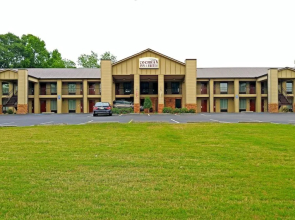 Cochran Inn & Suites